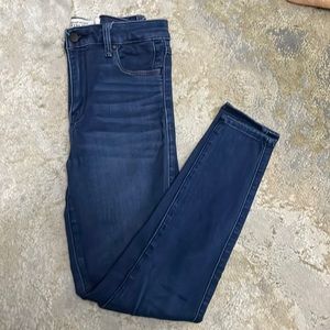 Abercrombie jeans 👖. Dark blue color size 0s. W 25 L27